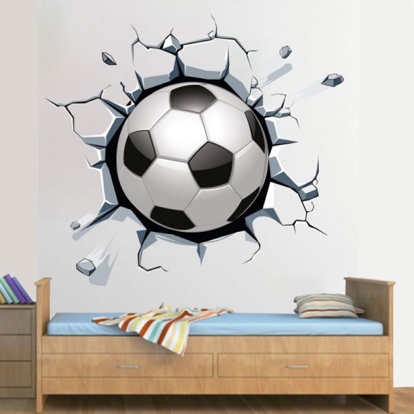 Bola de futebol a sair da parede em autocolante decorativo de parede