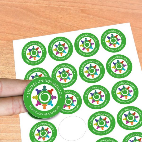 Stickers adesivos no formato redondo. Desenhe os seus autocolantes e nós imprimimos agora é fácil e rápido